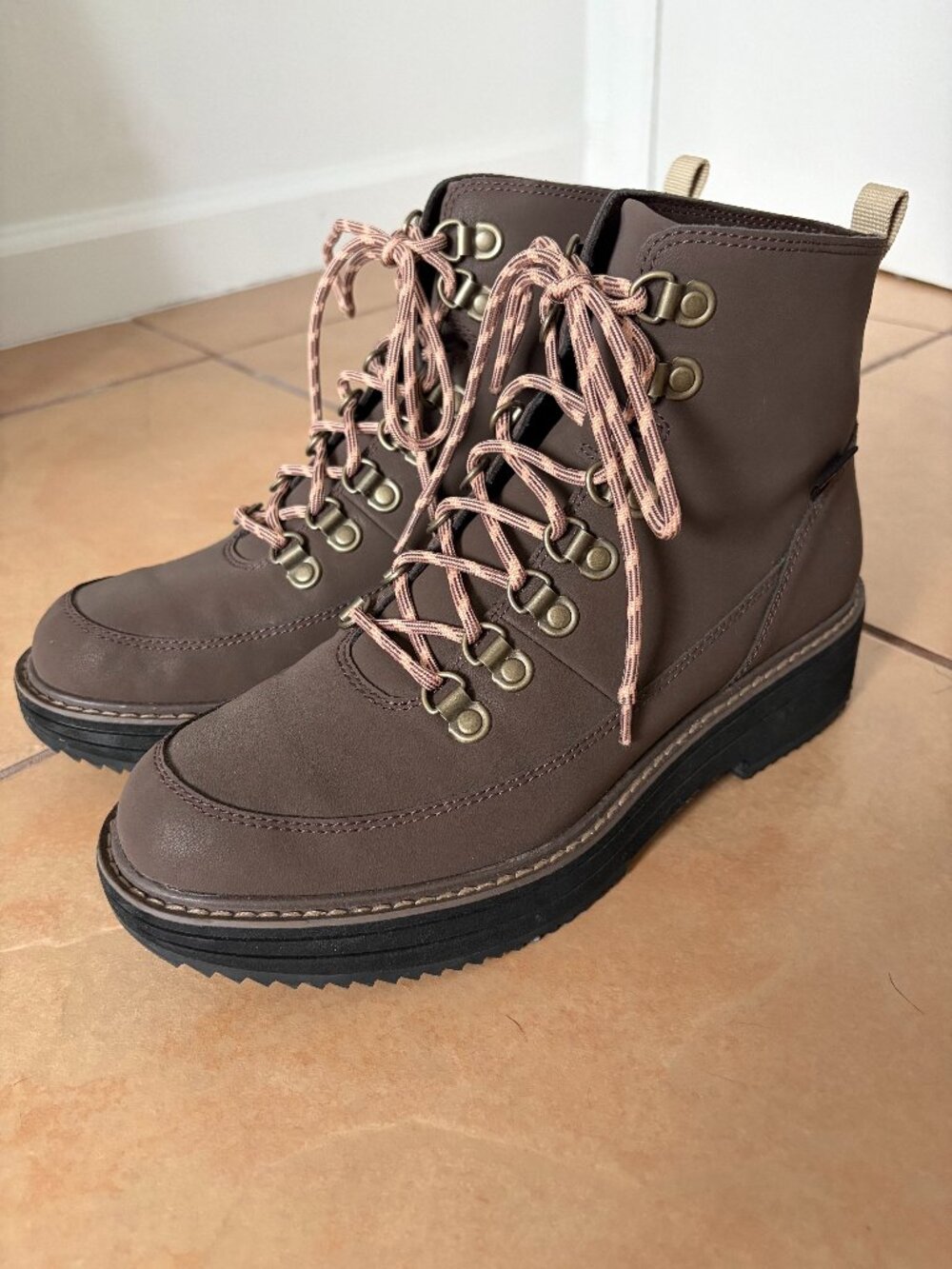 Teva midform boots